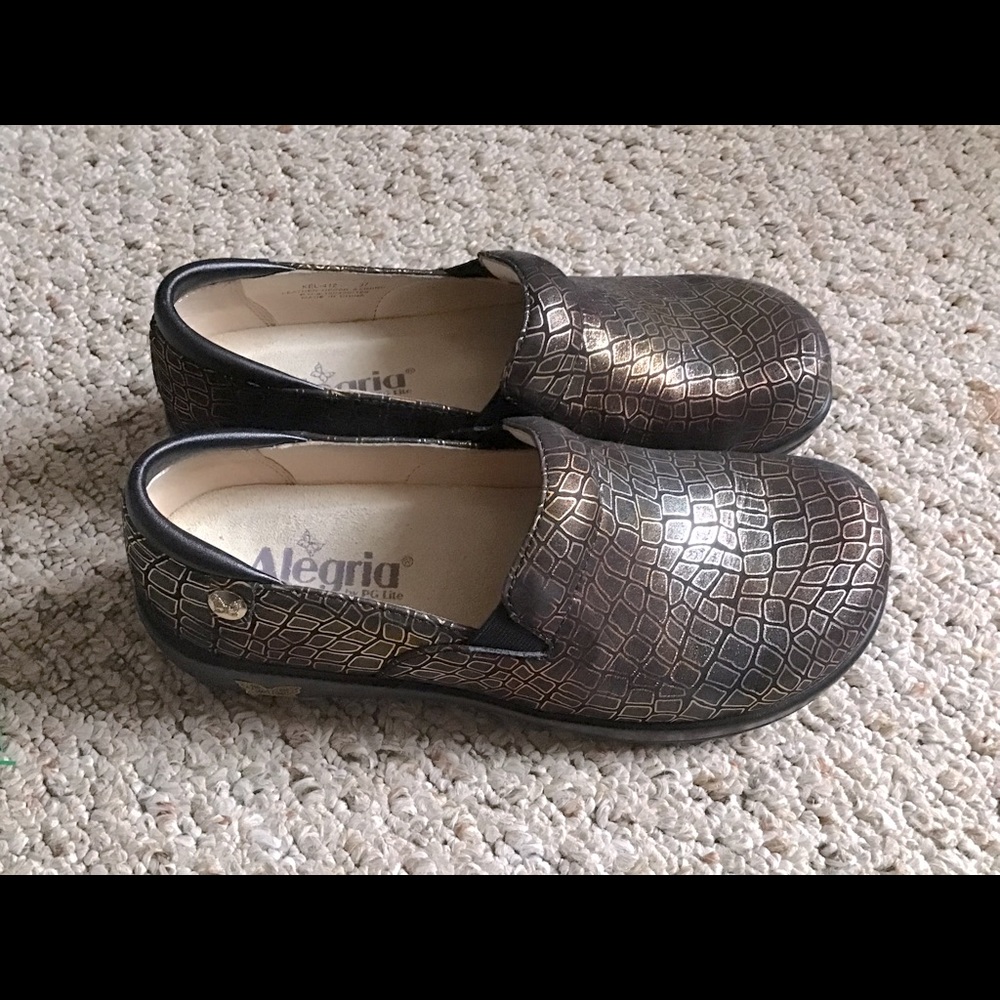 Womens Alegria Keli Pro Fancy Giraffe Clogs 37